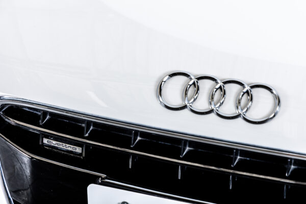 R8 4.2FSIクワトロ 4WD