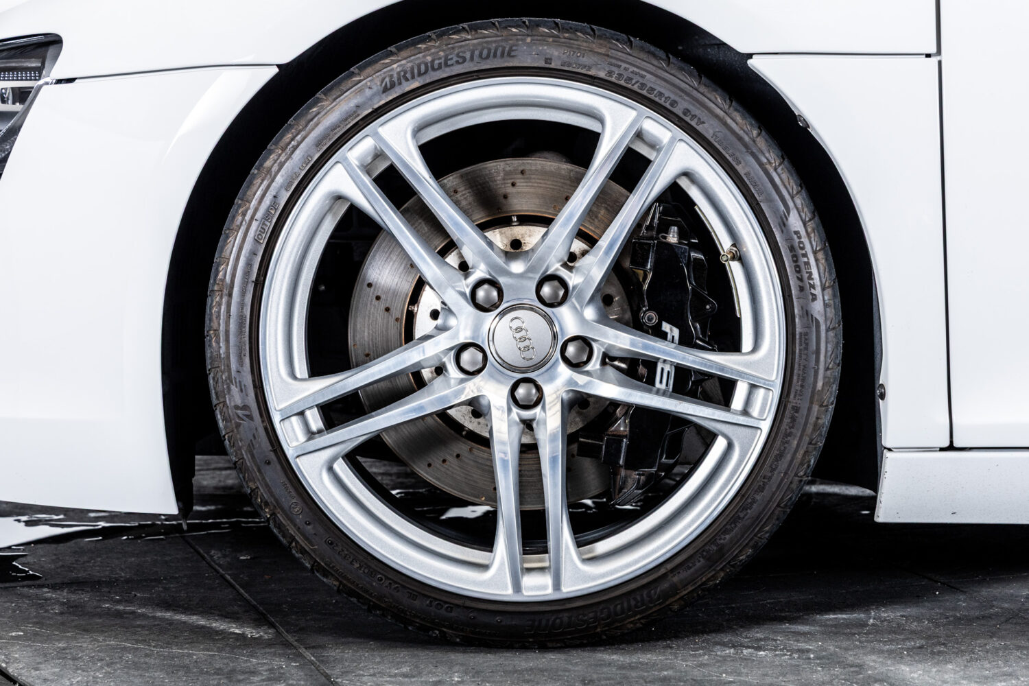 R8 4.2FSIクワトロ 4WD