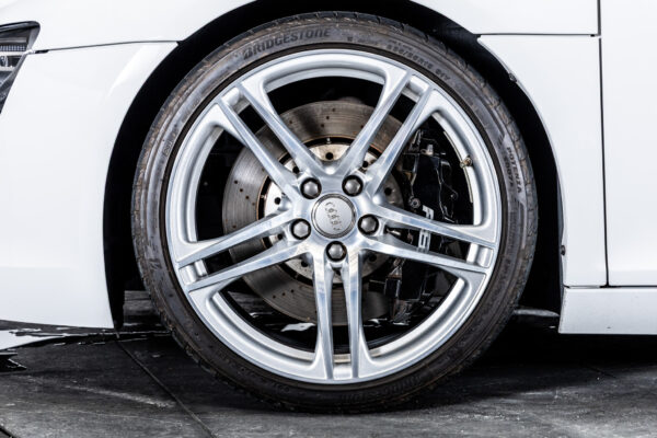 R8 4.2FSIクワトロ 4WD