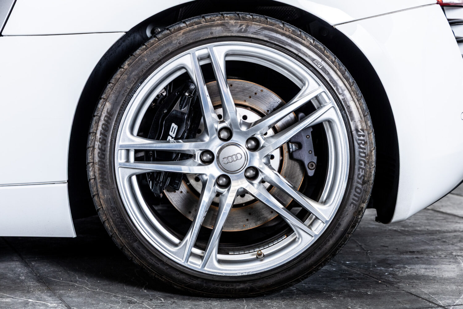 R8 4.2FSIクワトロ 4WD