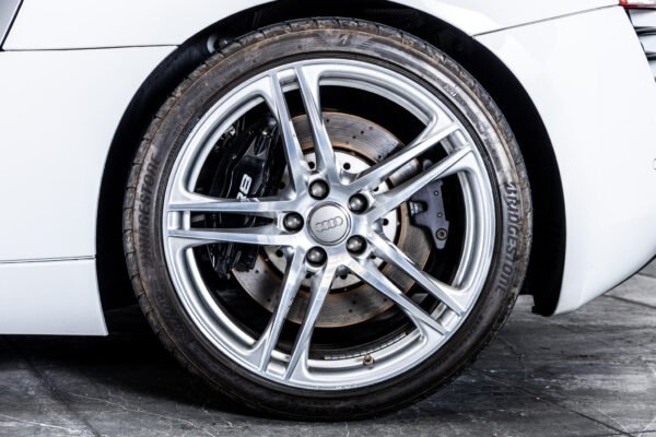 R8 4.2FSIクワトロ 4WD