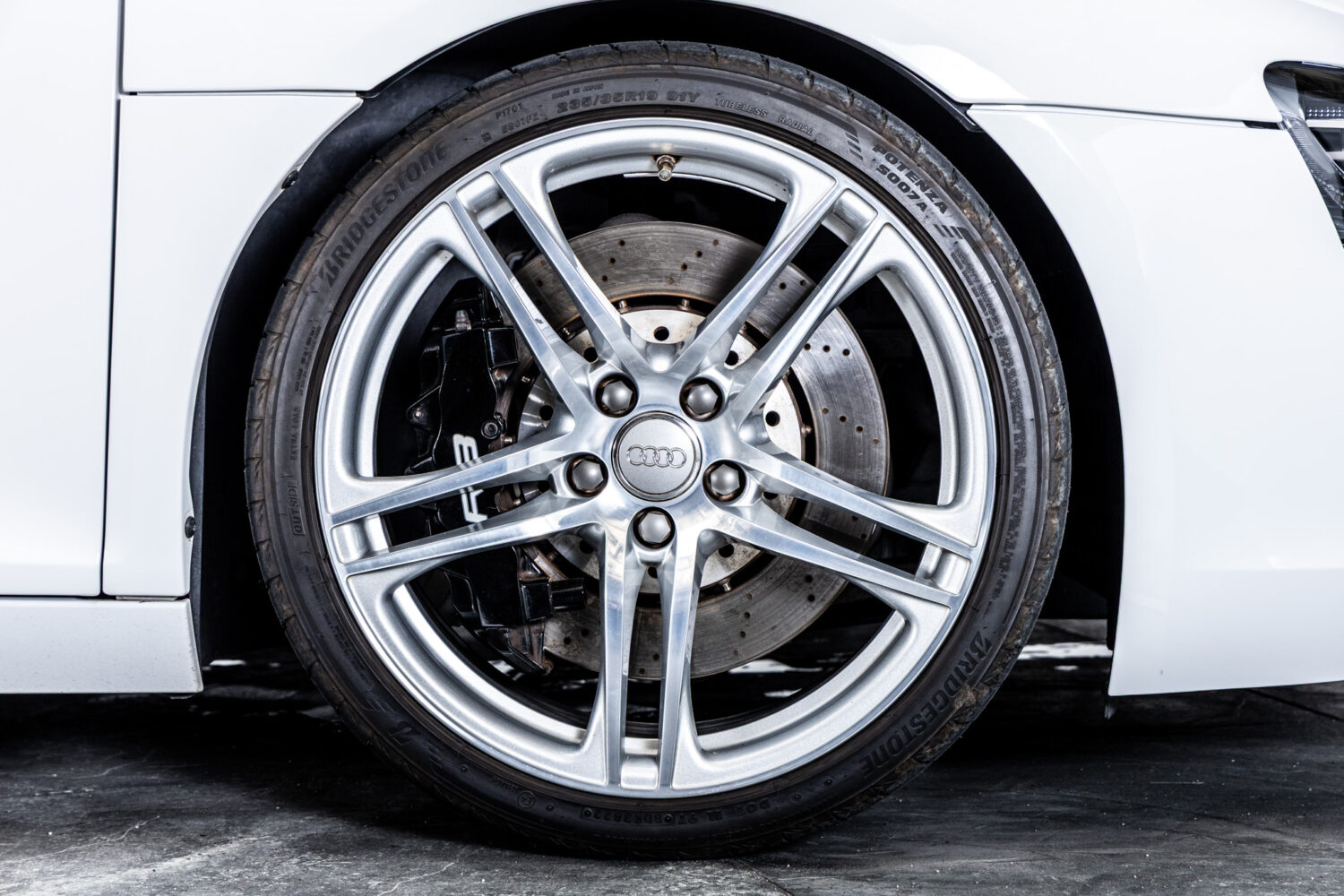 R8 4.2FSIクワトロ 4WD