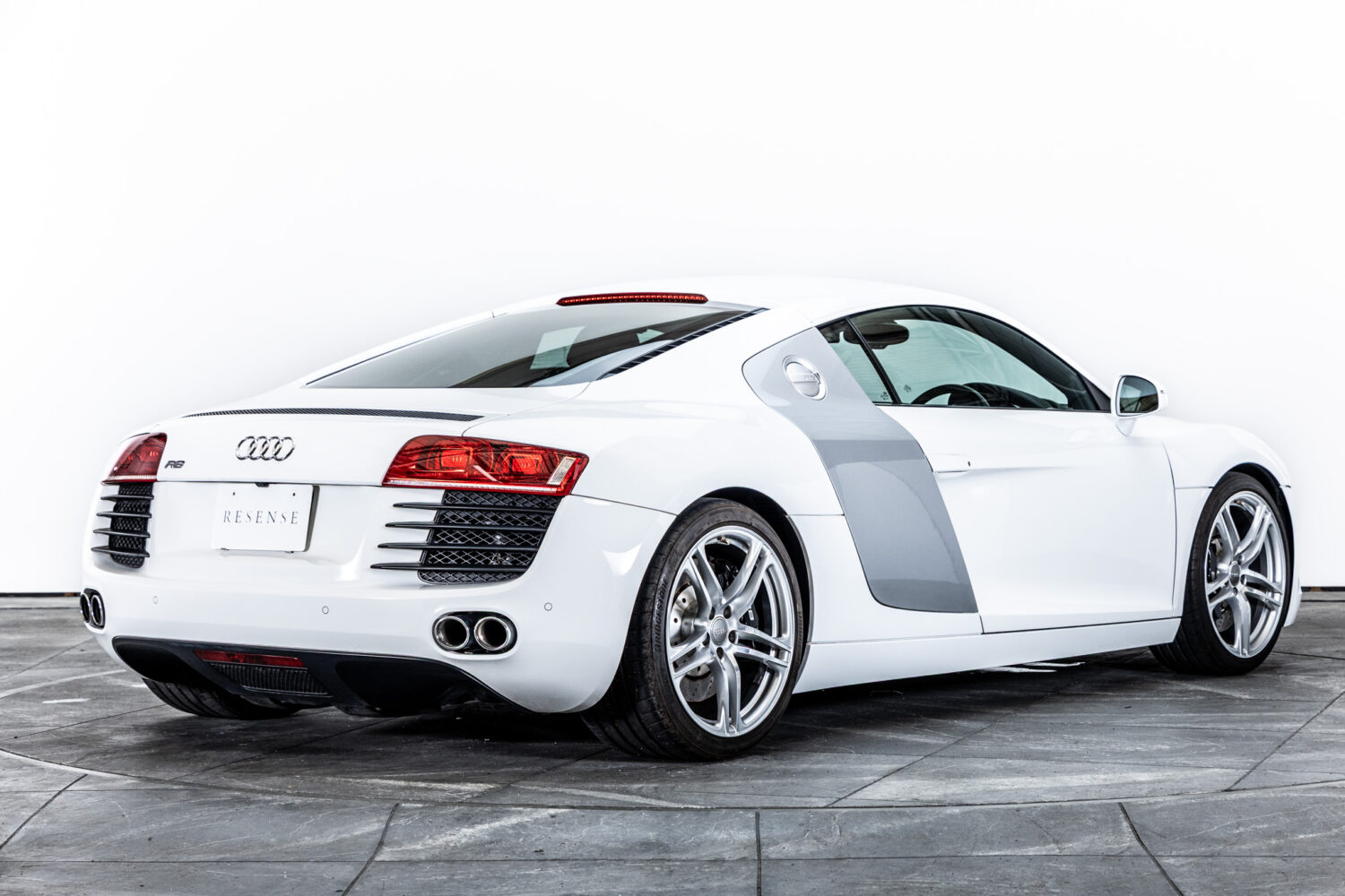 R8 4.2FSIクワトロ 4WD