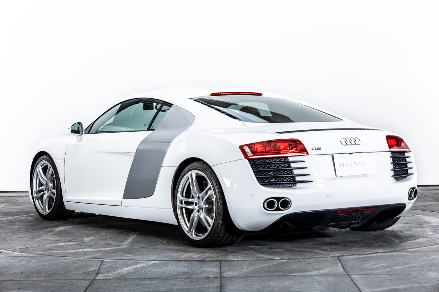 R8 4.2FSIクワトロ 4WD