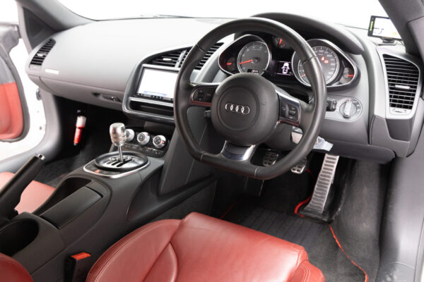 R8 4.2FSIクワトロ 4WD