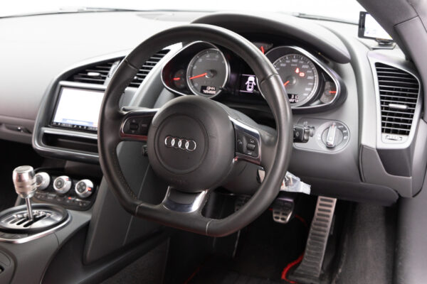R8 4.2FSIクワトロ 4WD