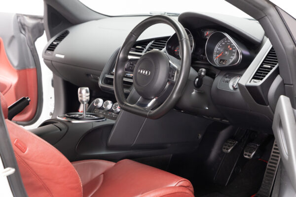 R8 4.2FSIクワトロ 4WD