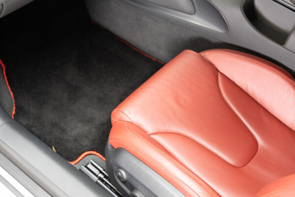 R8 4.2FSIクワトロ 4WD