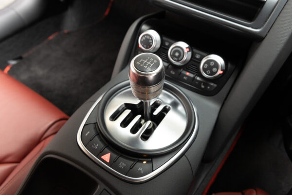 R8 4.2FSIクワトロ 4WD