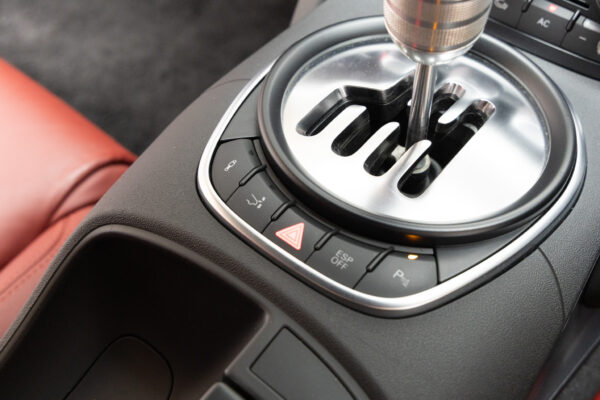 R8 4.2FSIクワトロ 4WD