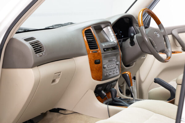 ランドクルーザー100 4.7VX-LTD Gセレクション 4WD