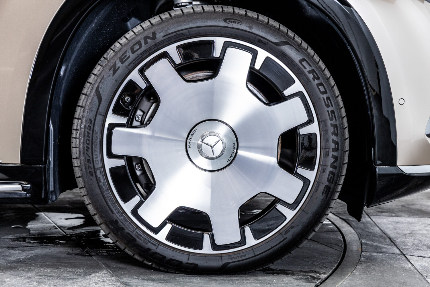 マイバッハEQS SUV 680 4WD