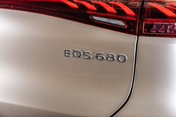 マイバッハEQS SUV 680 4WD