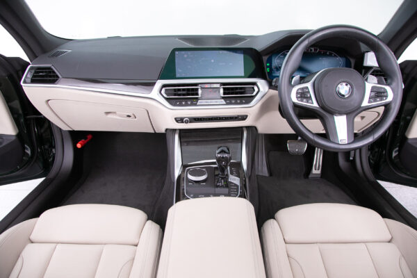 4シリーズカブリオレM440i xドライブ 4WD