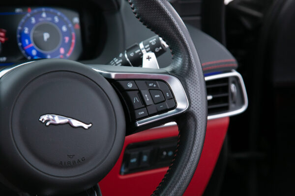 Fペイス SVR 5.0L P550 4WD