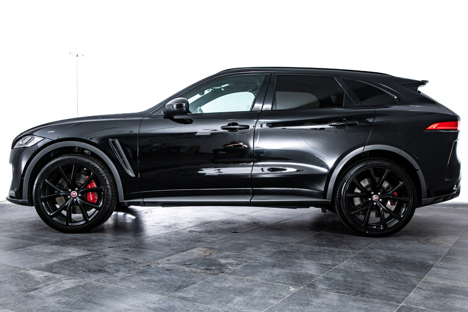 Fペイス SVR 5.0L P550 4WD