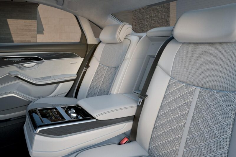 88台の最終限定モデル アウディA8ファイナルエディション S8のデザインを継承