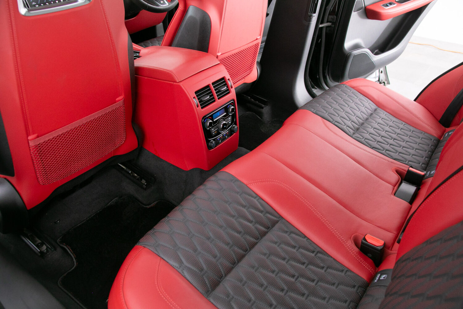 Fペイス SVR 5.0L P550 4WD