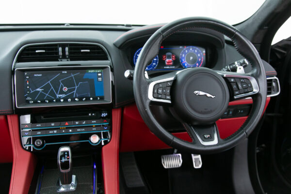 Fペイス SVR 5.0L P550 4WD