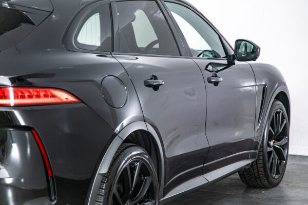 Fペイス SVR 5.0L P550 4WD