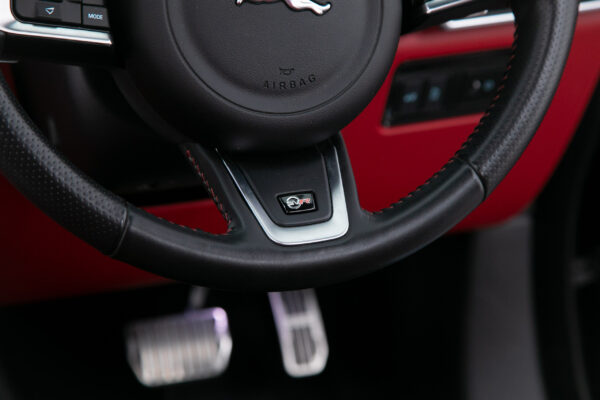 Fペイス SVR 5.0L P550 4WD