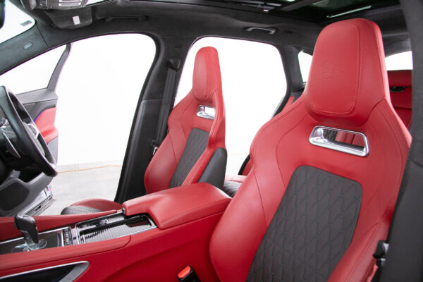 Fペイス SVR 5.0L P550 4WD