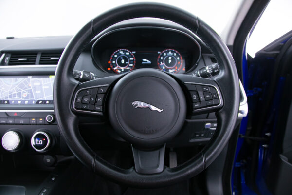 Eペイス 2.0L P200 4WD