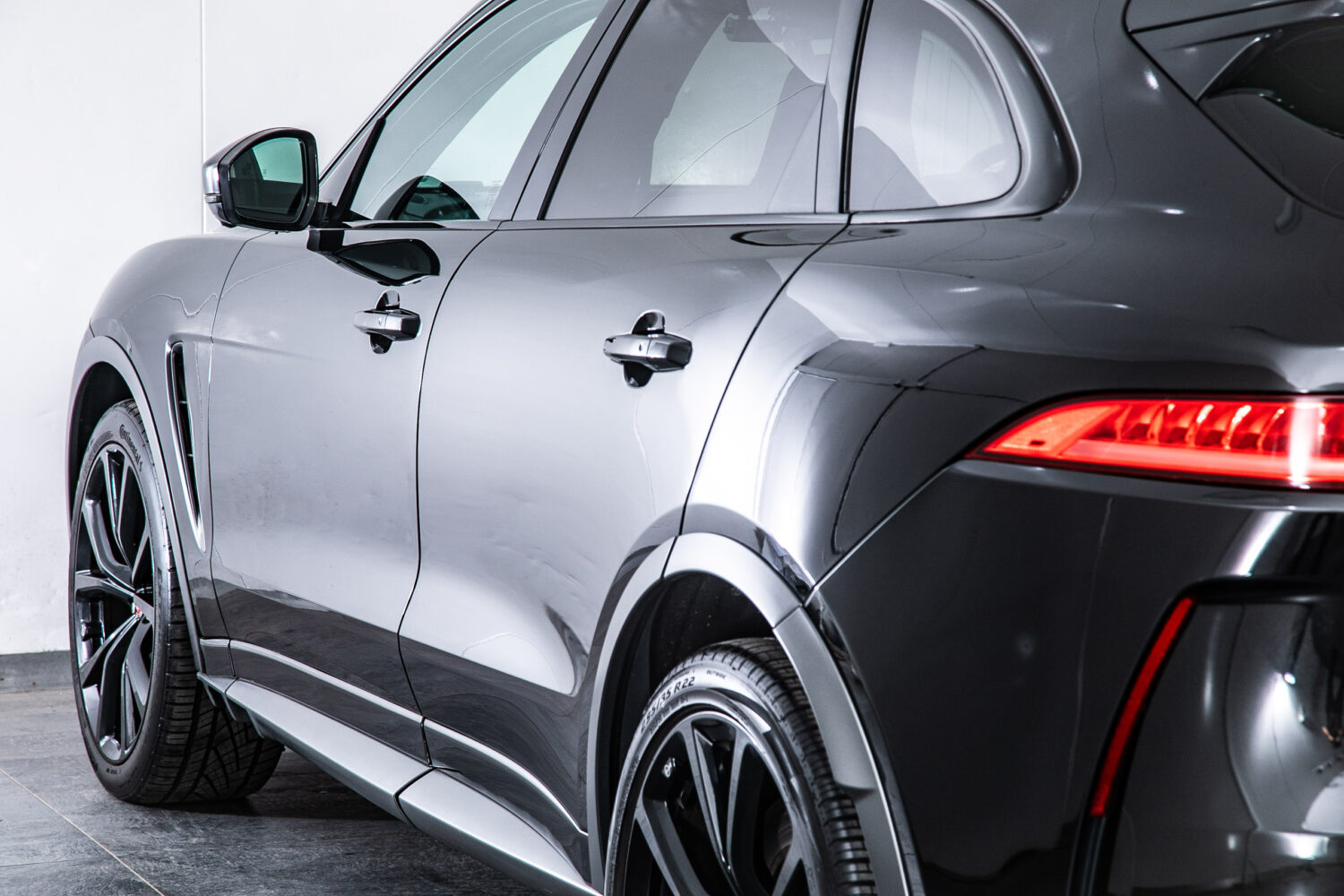 Fペイス SVR 5.0L P550 4WD