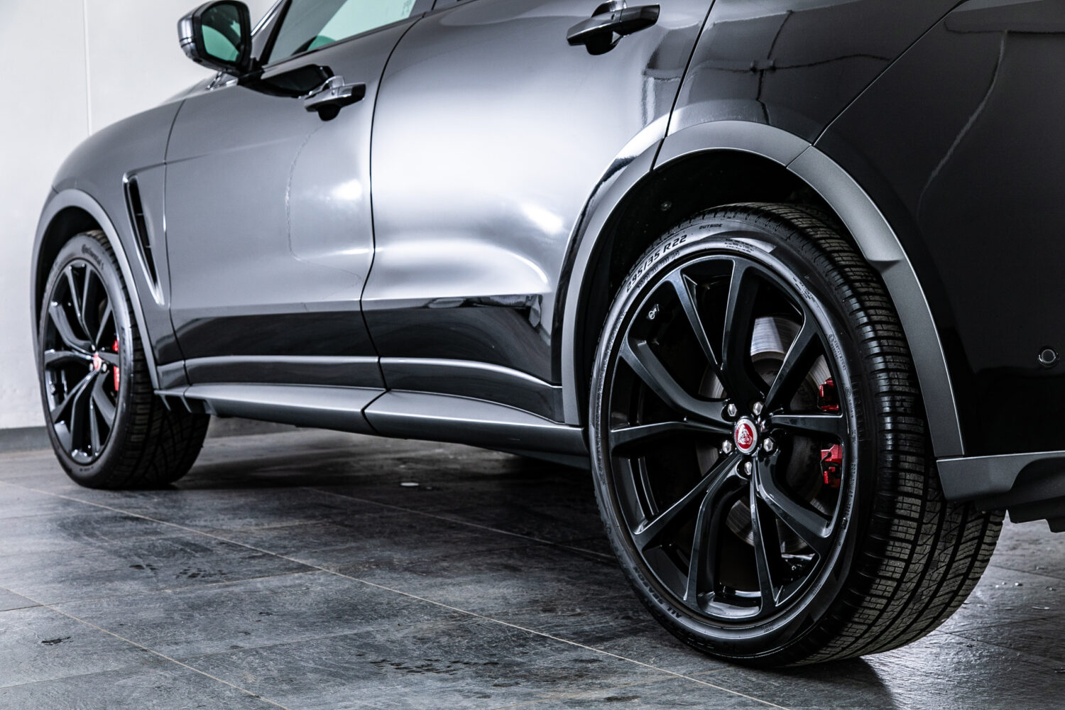 Fペイス SVR 5.0L P550 4WD