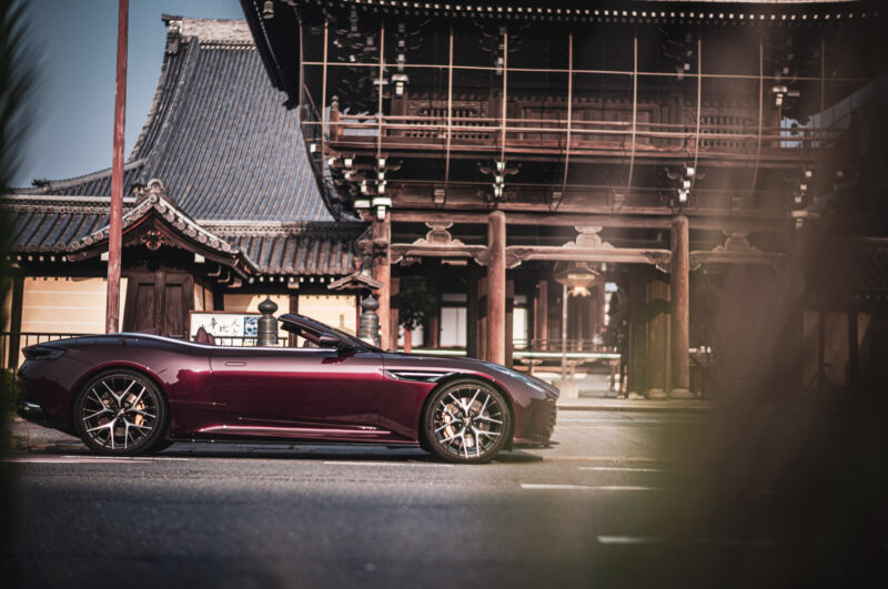 アストンマーティン・DB12ヴォランテ（2025）オープンにした瞬間、この車は完成する
