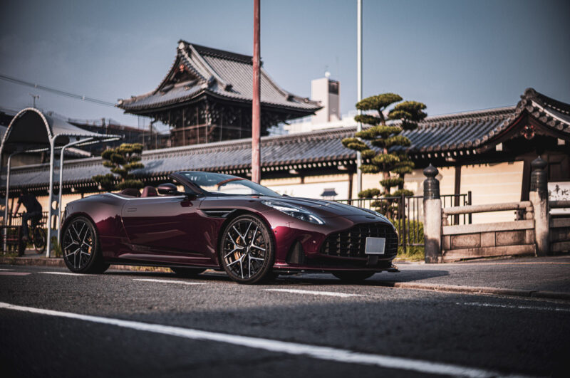 アストンマーティン・DB12ヴォランテ（2025）オープンにした瞬間、この車は完成する