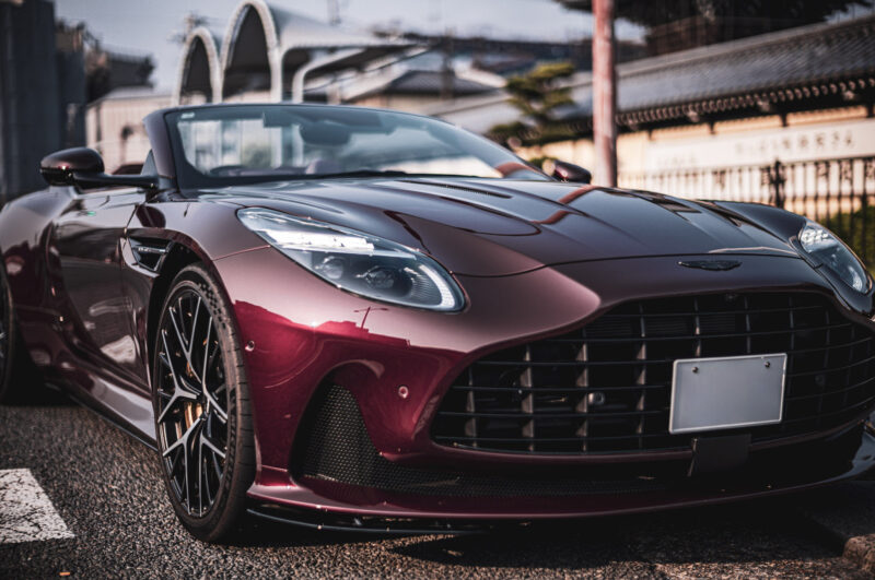 アストンマーティン・DB12ヴォランテ（2025）オープンにした瞬間、この車は完成する