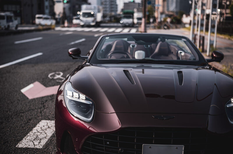 アストンマーティン・DB12ヴォランテ（2025）オープンにした瞬間、この車は完成する