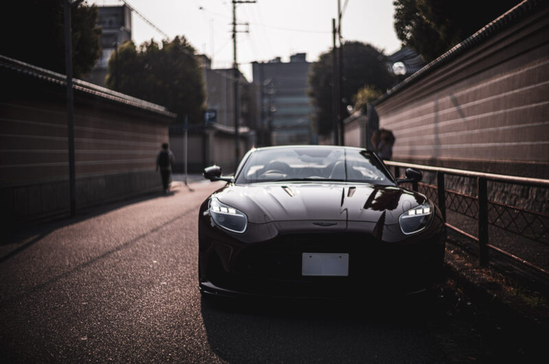 アストンマーティン・DB12ヴォランテ（2025）オープンにした瞬間、この車は完成する