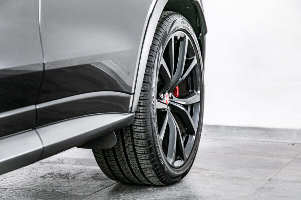 Fペイス SVR 5.0L P550 4WD