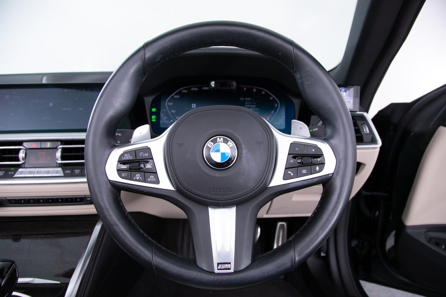 4シリーズカブリオレM440i xドライブ 4WD