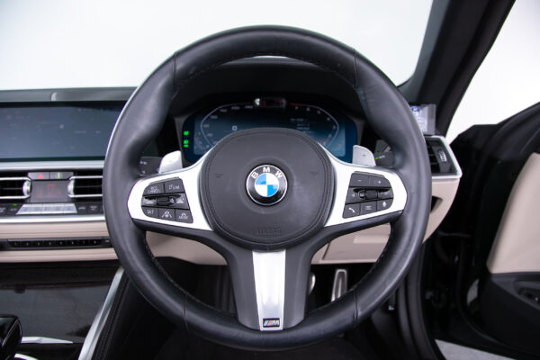 4シリーズカブリオレM440i xドライブ 4WD