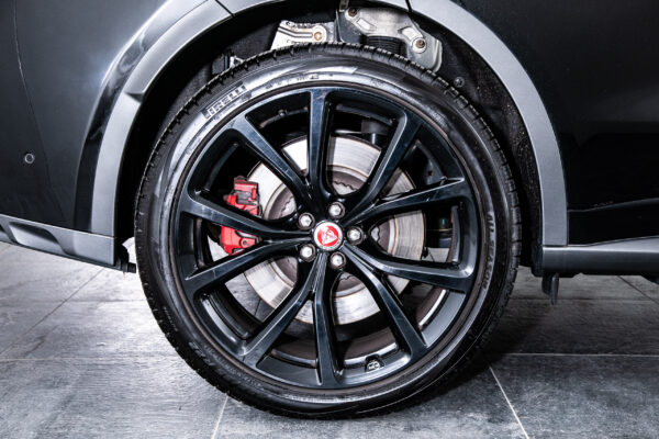 Fペイス SVR 5.0L P550 4WD