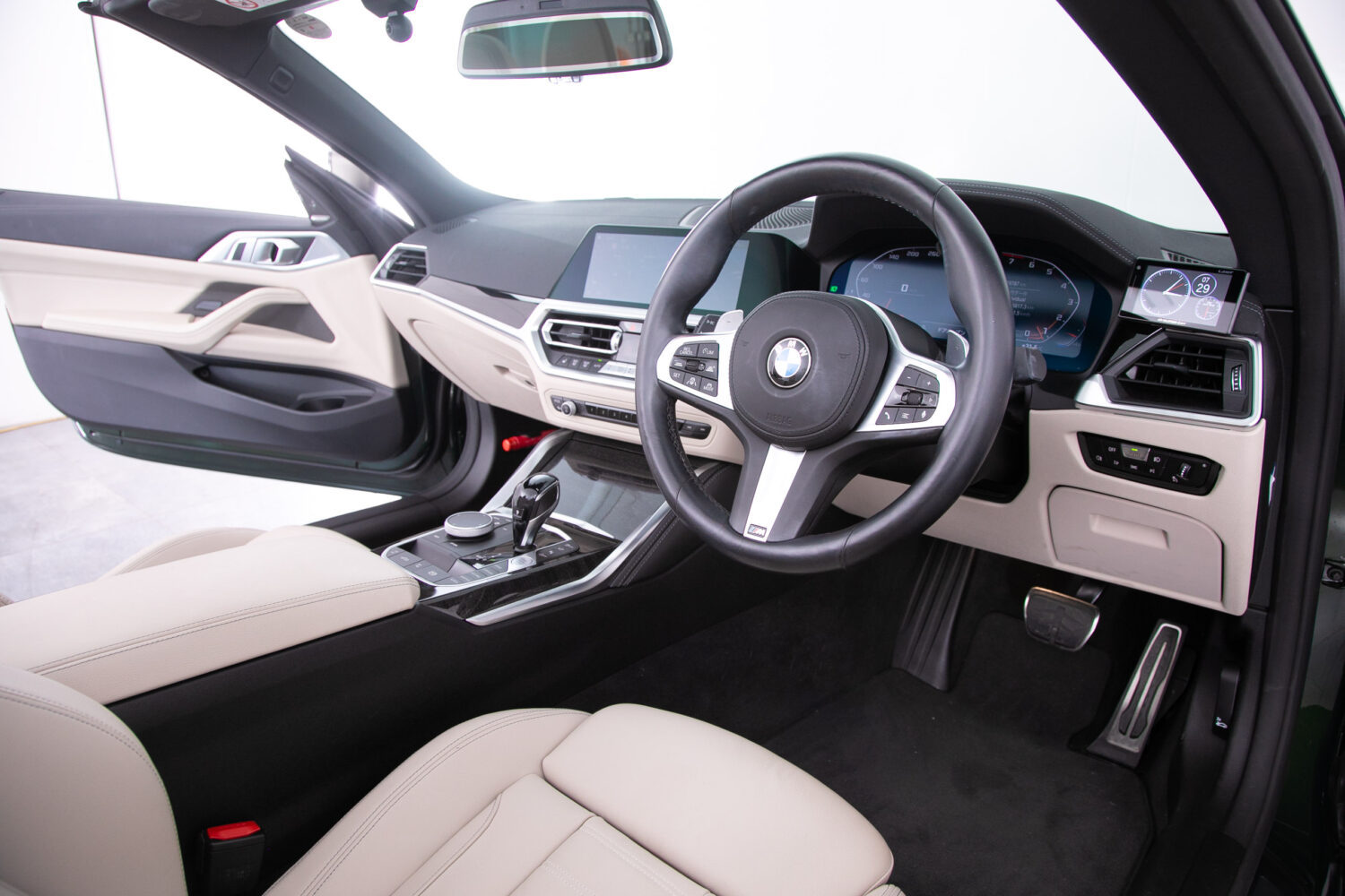 4シリーズカブリオレM440i xドライブ 4WD