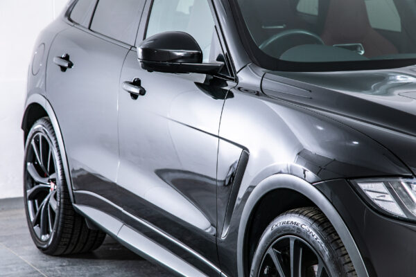 Fペイス SVR 5.0L P550 4WD
