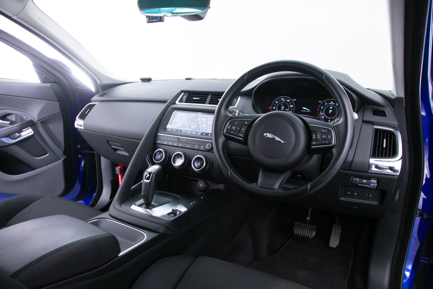 Eペイス 2.0L P200 4WD