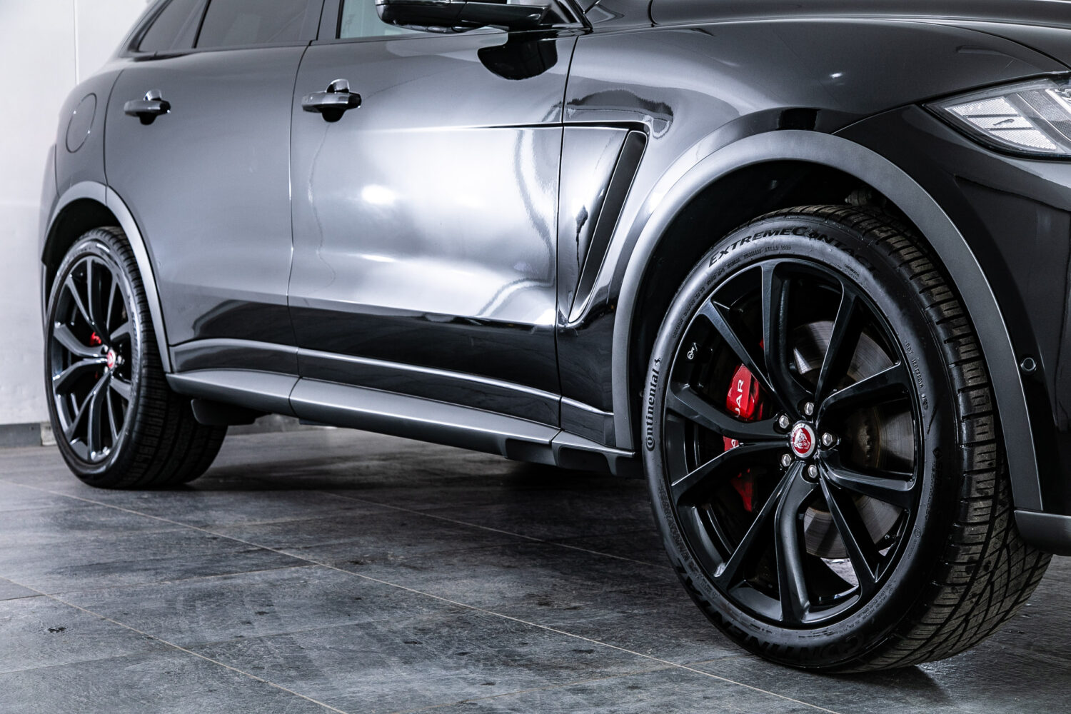 Fペイス SVR 5.0L P550 4WD