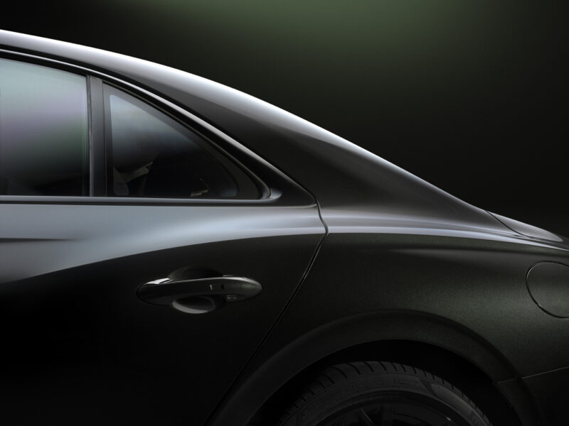 「S」モデルも復活　ベントレー　新型フライングスパー発表と受注開始