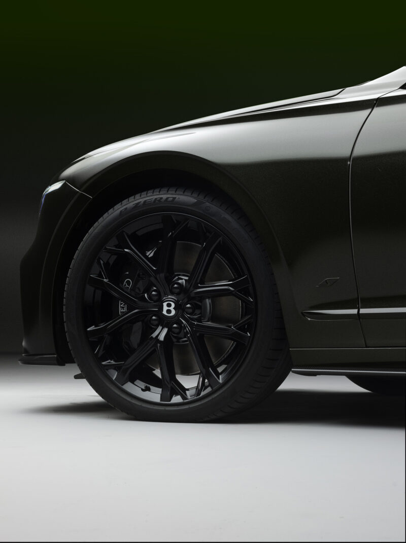 「S」モデルも復活　ベントレー　新型フライングスパー発表と受注開始
