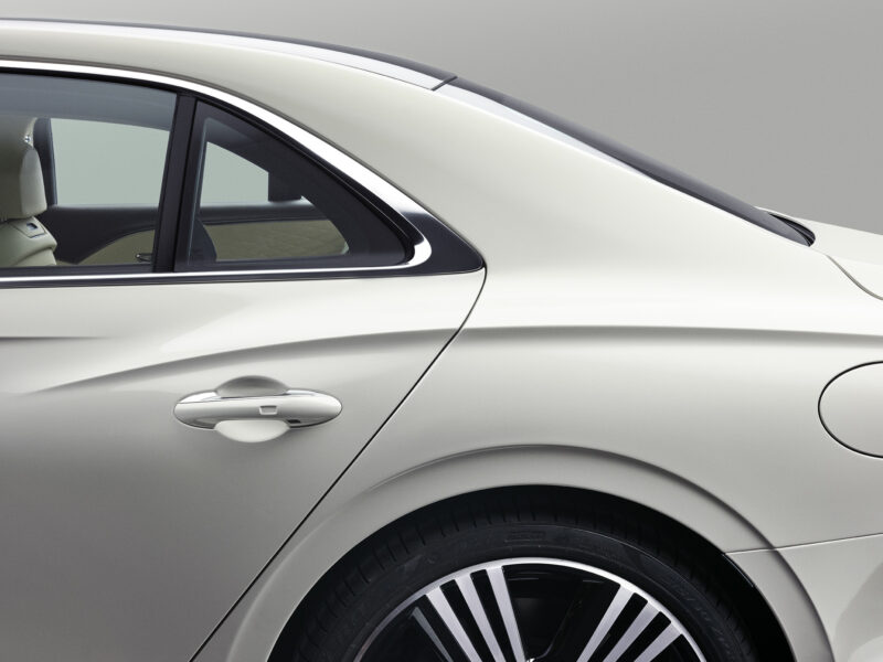 「S」モデルも復活　ベントレー　新型フライングスパー発表と受注開始