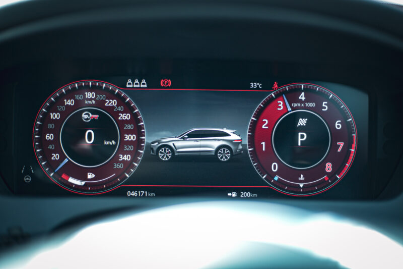 ジャガー・FペイスSVR（2020）他にないこの鼓動