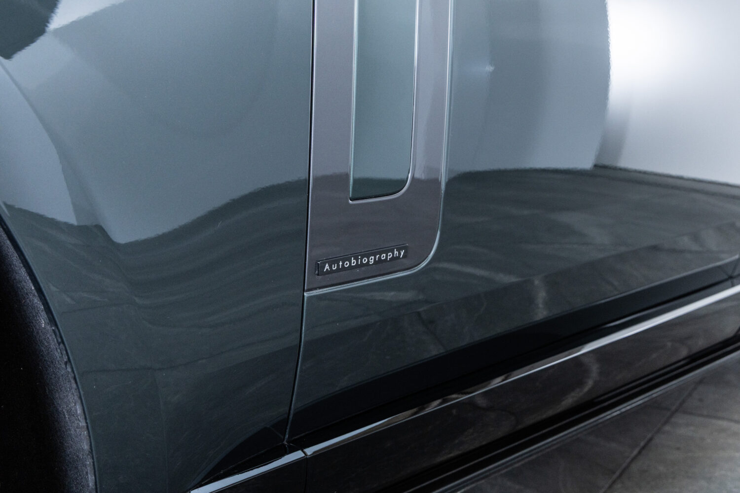 レンジローバー オートバイオグラフィ4.4L P530 LWB 4WD