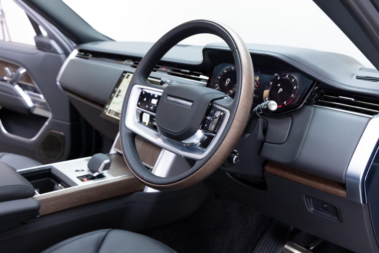 レンジローバー オートバイオグラフィ4.4L P530 LWB 4WD