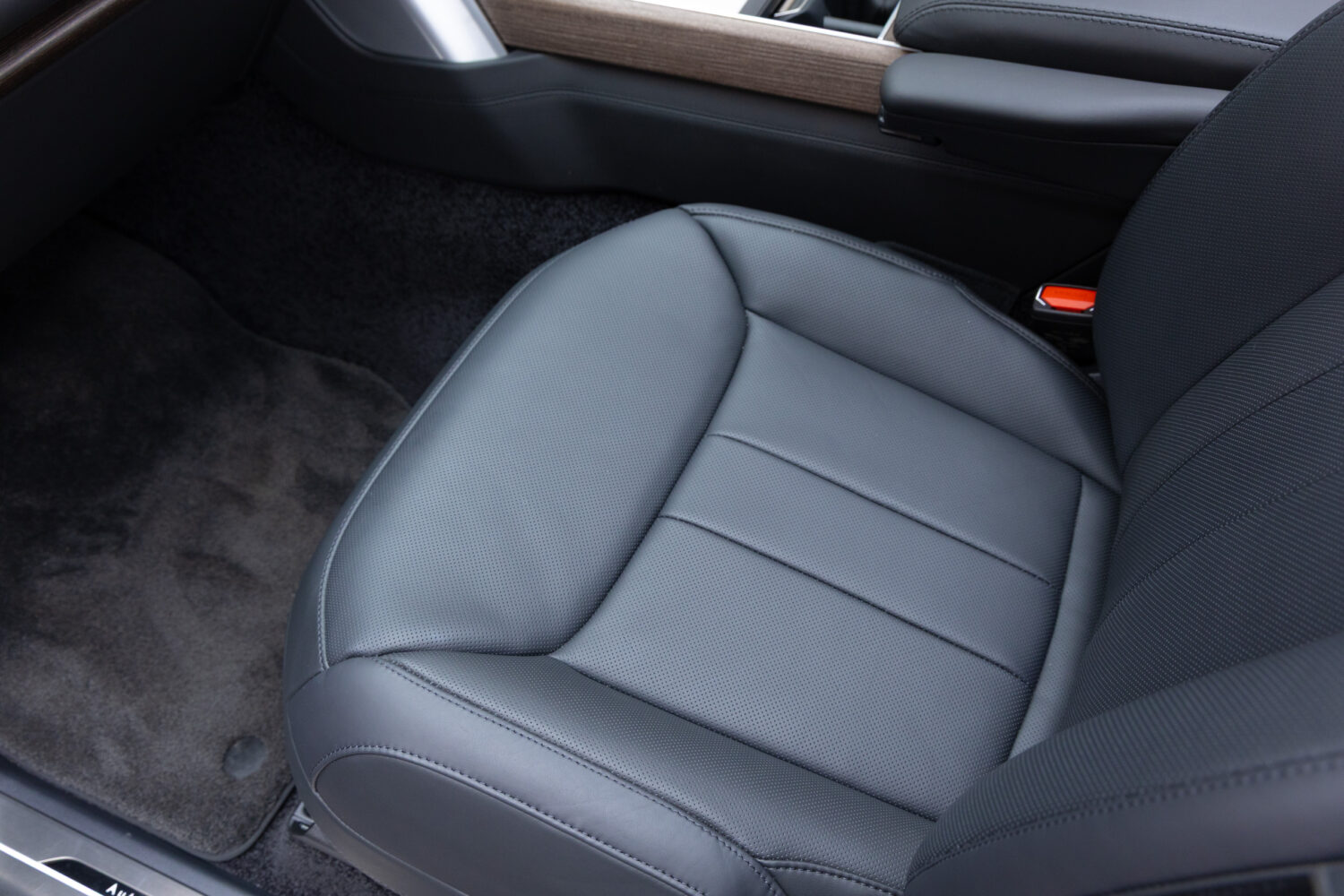 レンジローバー オートバイオグラフィ4.4L P530 LWB 4WD