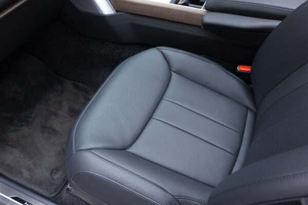 レンジローバー オートバイオグラフィ4.4L P530 LWB 4WD